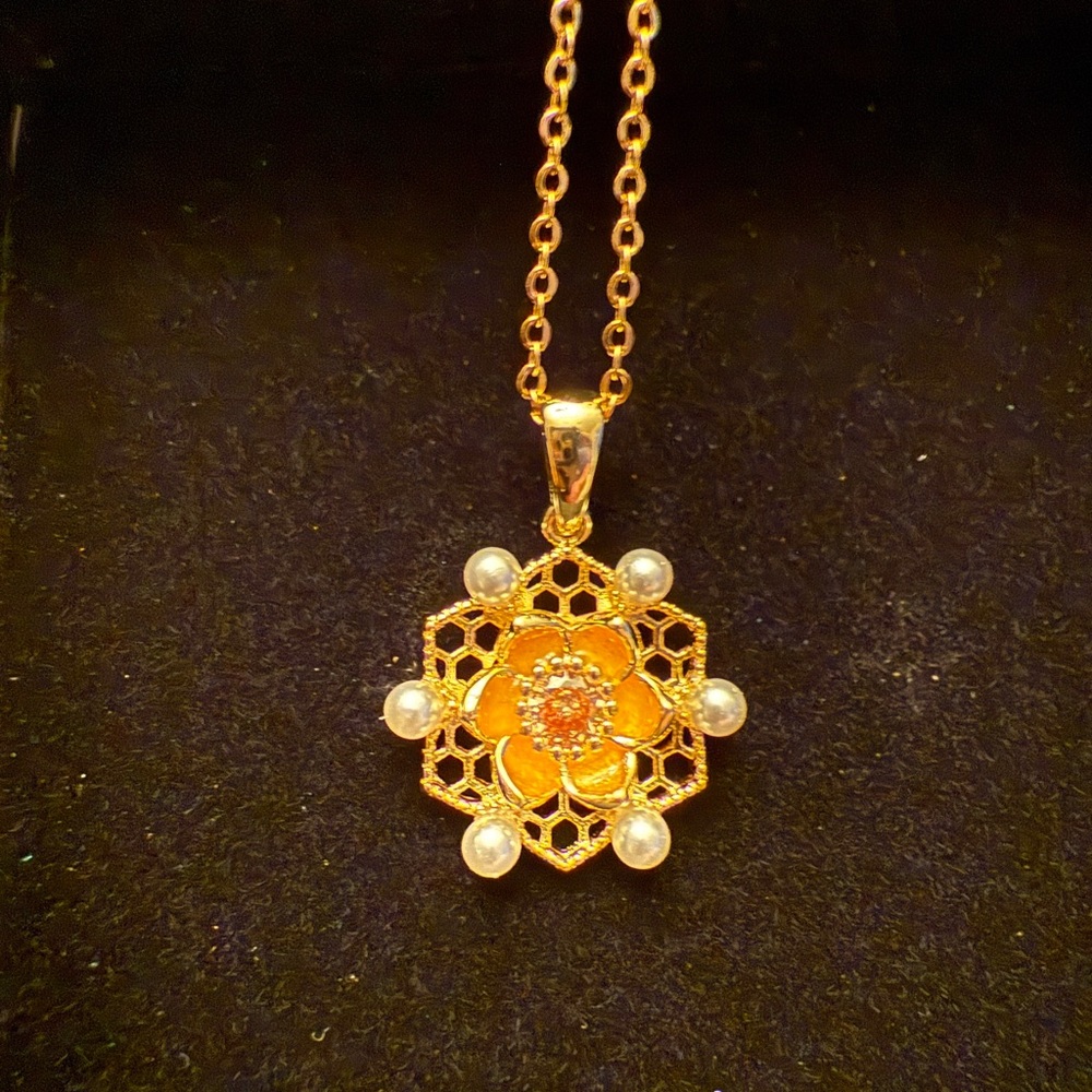 New in box Gold plated Floral Pendant Necklace